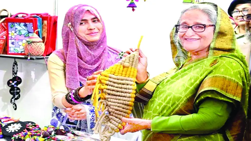 শঙ্খচিল কুটির স্বাবলম্বী হচ্ছেন নারীরা শঙ্খচিল কুটির স্বাবলম্বী হচ্ছেন নারীরা