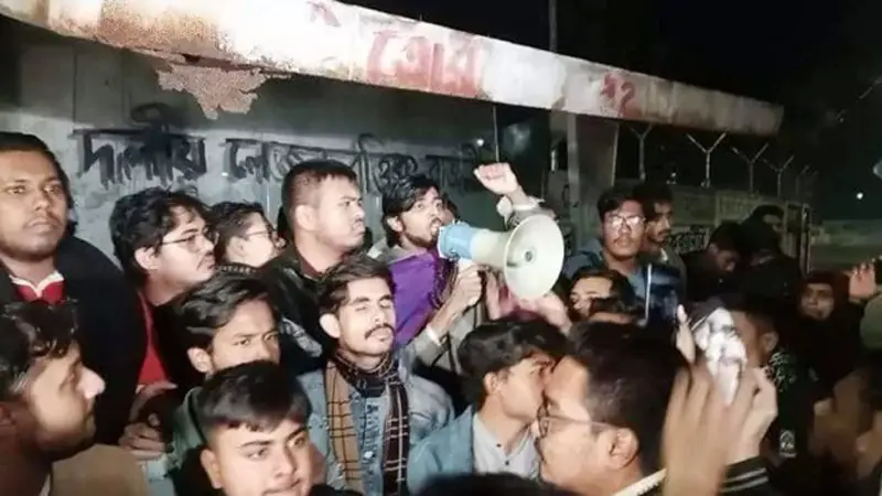 ডাকসু নির্বাচনের রোডম্যাপ দাবিতে ভিসিকে ৭২ ঘণ্টার আল্টিমেটাম ডাকসু নির্বাচনের রোডম্যাপ দাবিতে ভিসিকে ৭২ ঘণ্টার আল্টিমেটাম