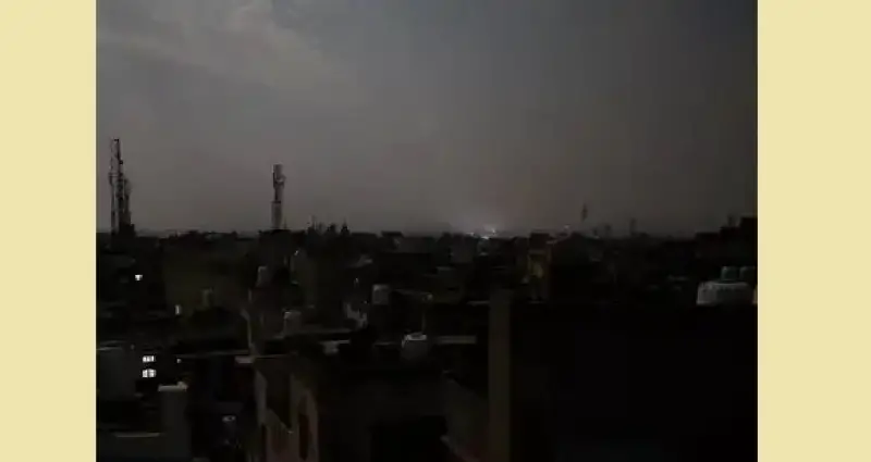কাশ্মীর ও কচ্ছ জুড়ে আতঙ্ক: ড্রোন ও গোলাগুলিতে চুক্তির পরও অস্থিরতা কাশ্মীর ও কচ্ছ জুড়ে আতঙ্ক: ড্রোন ও গোলাগুলিতে চুক্তির পরও অস্থিরতা
