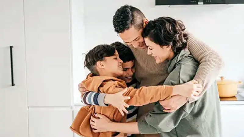 সন্তানকে জড়িয়ে ধরুন আজ সন্তানকে জড়িয়ে ধরুন আজ