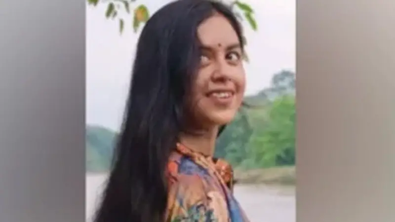 ইজিবাইকের মোটরে কাপড় জড়িয়ে মর্মান্তিক মৃত্যু সংগীতশিল্পী পিয়ালির ইজিবাইকের মোটরে কাপড় জড়িয়ে মর্মান্তিক মৃত্যু সংগীতশিল্পী পিয়ালির