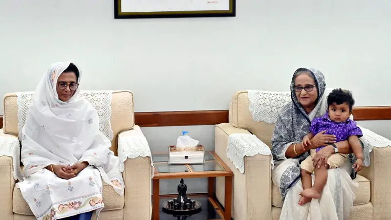 প্রধানমন্ত্রীর সঙ্গে নিহত আসিম জাওয়াদের পরিবারের সাক্ষাৎ প্রধানমন্ত্রীর সঙ্গে নিহত আসিম জাওয়াদের পরিবারের সাক্ষাৎ