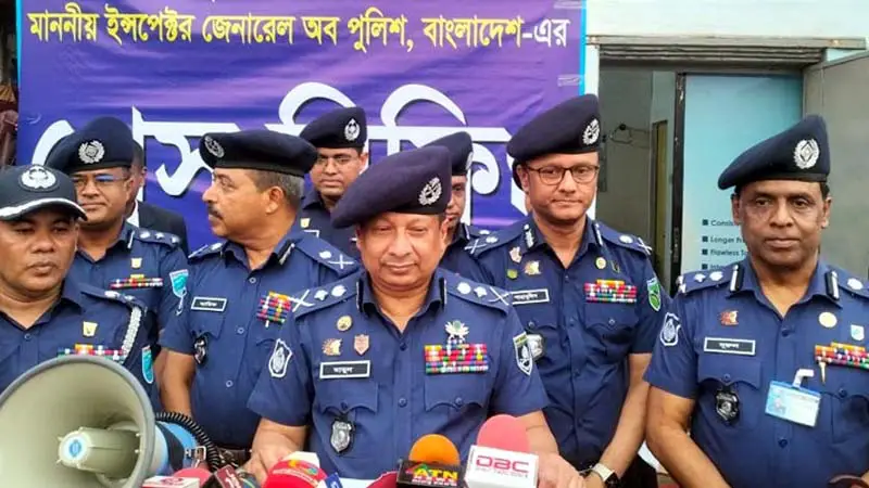 মানুষ গন্তব্যে পৌঁছানো পর্যন্ত সড়কে পুলিশ থাকবে: আইজিপি মানুষ গন্তব্যে পৌঁছানো পর্যন্ত সড়কে পুলিশ থাকবে: আইজিপি