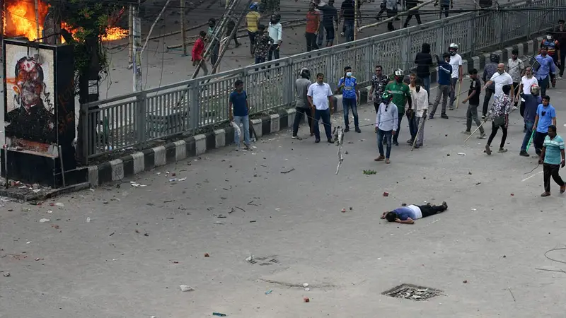 ভয়াবহ সত্য! আন্দোলন দমনে গুলি চালিয়েছে ভিনদেশী পুলিশ! ভয়াবহ সত্য! আন্দোলন দমনে গুলি চালিয়েছে ভিনদেশী পুলিশ!