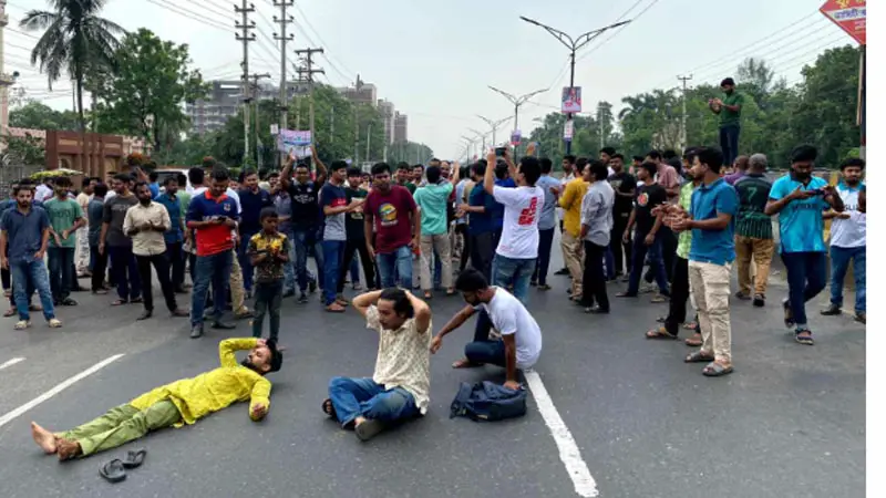 সরকারি চাকরিতে কোটা পুনর্বহাল সরকারি চাকরিতে কোটা পুনর্বহাল