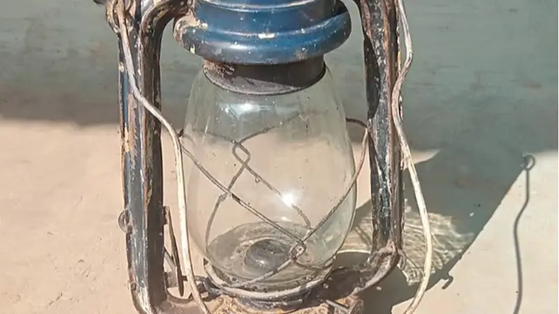 কালের বিবর্তনে হারিয়ে যাচ্ছে হারিকেন