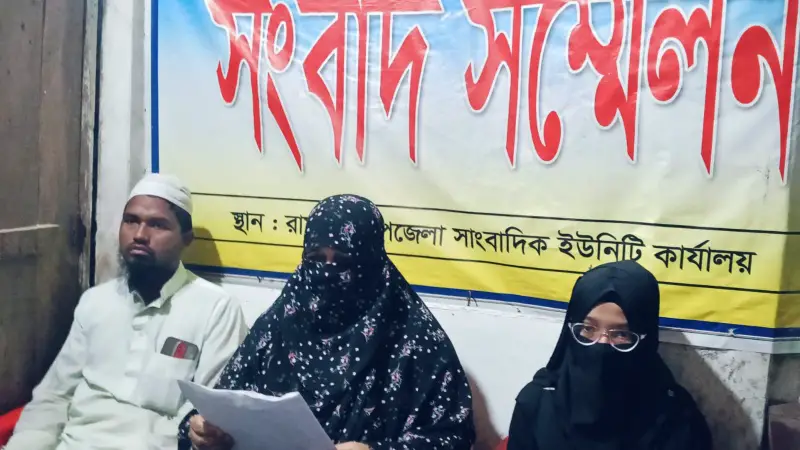 স্বামীর সম্পত্তির অধিকার পেতে স্ত্রীর সংবাদ সম্মেলন স্বামীর সম্পত্তির অধিকার পেতে স্ত্রীর সংবাদ সম্মেলন