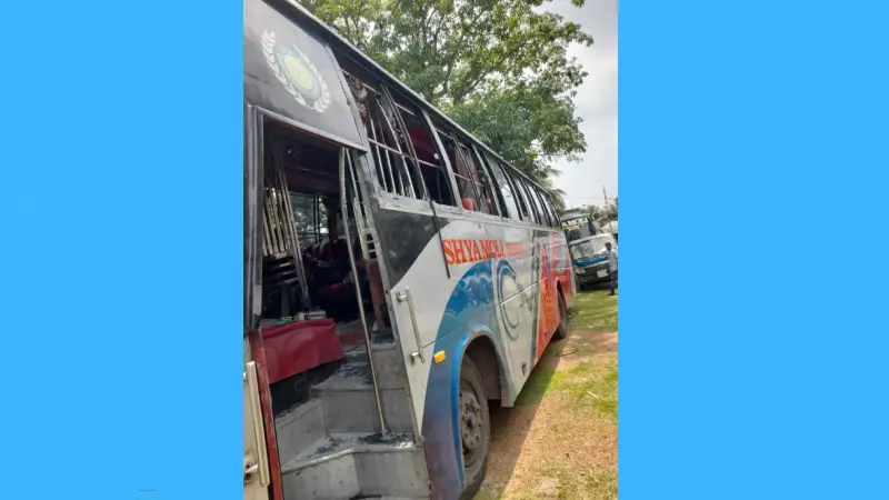 বাসের সাইট দেয়াকে কেন্দ্র করে সংঘর্ষে আহত ৪, দুই পরিবহন বাস ভাংচুর বাসের সাইট দেয়াকে কেন্দ্র করে সংঘর্ষে আহত ৪, দুই পরিবহন বাস ভাংচুর