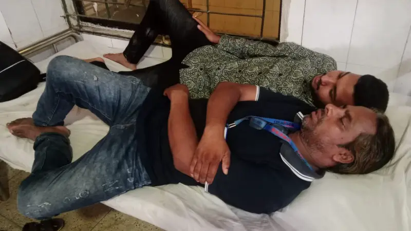 লালমনিরহাটে সংবাদ সংগ্রহে গিয়ে হামলার শিকার তিন সাংবাদিক লালমনিরহাটে সংবাদ সংগ্রহে গিয়ে হামলার শিকার তিন সাংবাদিক