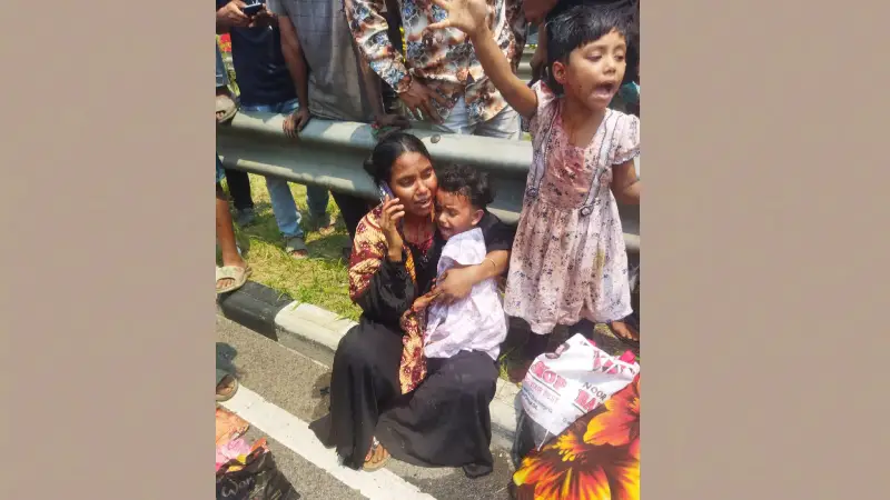 মাওয়া এক্সপ্রেসওয়েতে বাসের ধাক্কায় এ্যাম্বুলেন্স আরোহী ৫ জন নিহত, আহত ৩ মাওয়া এক্সপ্রেসওয়েতে বাসের ধাক্কায় এ্যাম্বুলেন্স আরোহী ৫ জন নিহত, আহত ৩