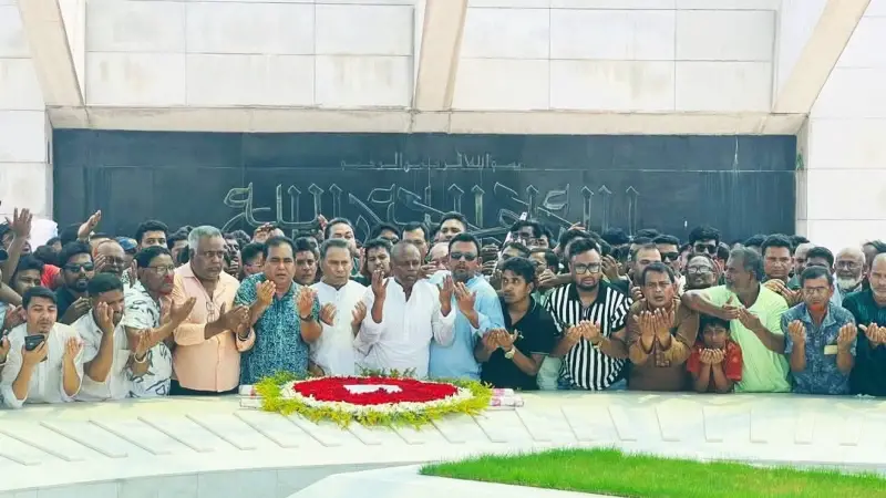 কারামুক্তির পর শহীদ জিয়ার সমাধিতে সাবেক সংসদ তুহিনের শ্রদ্ধা নিবেদন কারামুক্তির পর শহীদ জিয়ার সমাধিতে সাবেক সংসদ তুহিনের শ্রদ্ধা নিবেদন