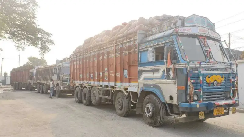 সোনামসজিদ স্থলবন্দরে রাজস্ব ঘাটতি ২১৪ কোটি টাকা সোনামসজিদ স্থলবন্দরে রাজস্ব ঘাটতি ২১৪ কোটি টাকা