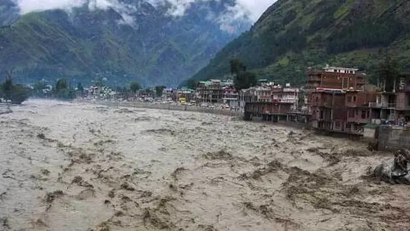 ভারতে ভারী বৃষ্টিতে মৃত্যু ২৭, বন্ধ হলো স্কুল-রাস্তাঘাট ভারতে ভারী বৃষ্টিতে মৃত্যু ২৭, বন্ধ হলো স্কুল-রাস্তাঘাট