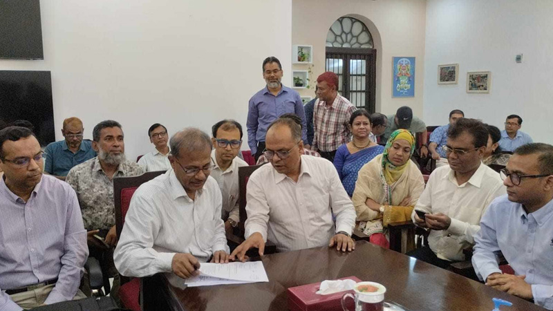 ভুলত্রুটি হলে ধরিয়ে দিবেন: জবি উপাচার্য ভুলত্রুটি হলে ধরিয়ে দিবেন: জবি উপাচার্য
