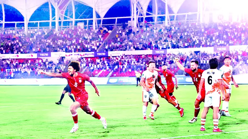 হামজার রঙিন অভিষেকে উজ্জ্বল বাংলাদেশ হামজার রঙিন অভিষেকে উজ্জ্বল বাংলাদেশ