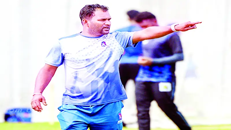 দায়িত্ব পেয়েই মাঠে কোচ সালাউদ্দিন দায়িত্ব পেয়েই মাঠে কোচ সালাউদ্দিন