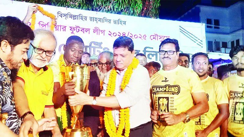 মোহামেডান প্রাঙ্গণে আনন্দের বন্যা মোহামেডান প্রাঙ্গণে আনন্দের বন্যা