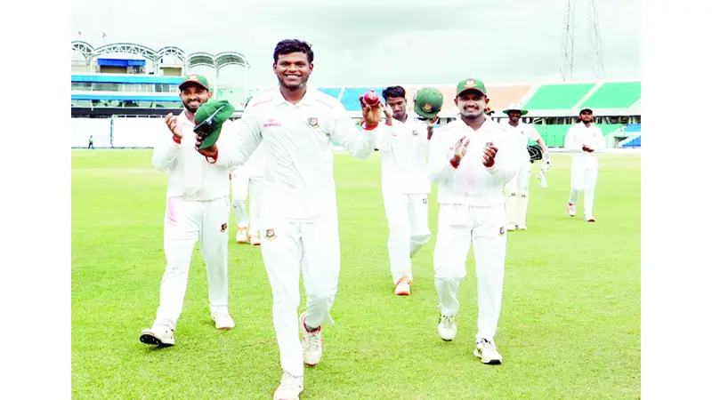 ৭ উইকেট নিয়ে উচ্ছ্বসিত রাকিবুল ৭ উইকেট নিয়ে উচ্ছ্বসিত রাকিবুল