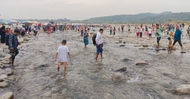 পবিত্র ঈদ-উল আযহা উপলক্ষে পর্যটক সমাগম নিয়ে শঙ্কায় ব্যবসায়ীরা পবিত্র ঈদ-উল আযহা উপলক্ষে পর্যটক সমাগম নিয়ে শঙ্কায় ব্যবসায়ীরা