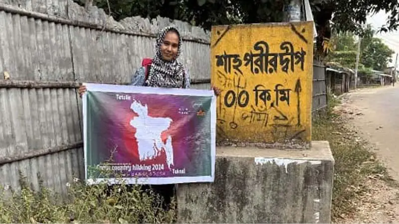 টেকনাফ থেকে তেতুলিয়ায় হেঁটে যাচ্ছেন তরুণী তাহুরা! টেকনাফ থেকে তেতুলিয়ায় হেঁটে যাচ্ছেন তরুণী তাহুরা!