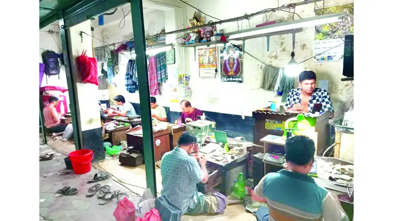 নজরকাড়া গহনার কারিগর নজরকাড়া গহনার কারিগর