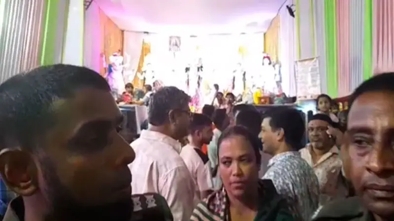 তাঁতীবাজারে পূজামণ্ডপে পেট্রোলবোমাসদৃশ বোতল নিক্ষেপ-ছুরিকাঘাত তাঁতীবাজারে পূজামণ্ডপে পেট্রোলবোমাসদৃশ বোতল নিক্ষেপ-ছুরিকাঘাত