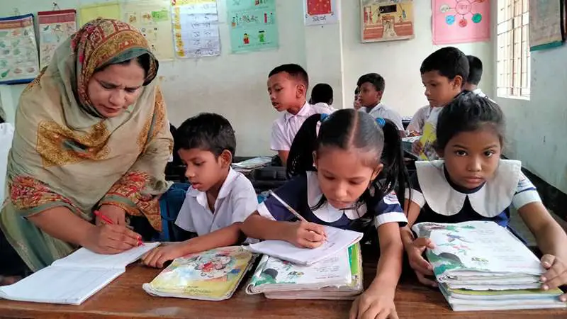 শিক্ষক-শিক্ষার্থীদের জন্য বিরাট দুঃসংবাদ, কমছে ছুটি শিক্ষক-শিক্ষার্থীদের জন্য বিরাট দুঃসংবাদ, কমছে ছুটি