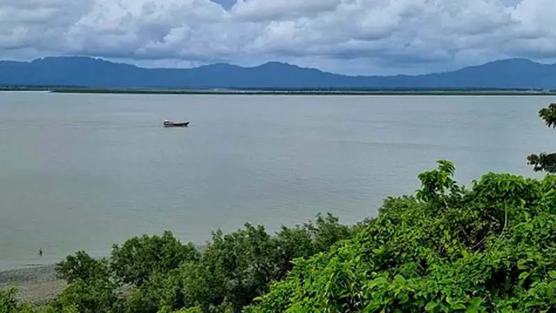 মিয়ানমারে রাতভর বিষ্ফোরণ, বিকট শব্দে কাপছে টেকনাফ মিয়ানমারে রাতভর বিষ্ফোরণ, বিকট শব্দে কাপছে টেকনাফ