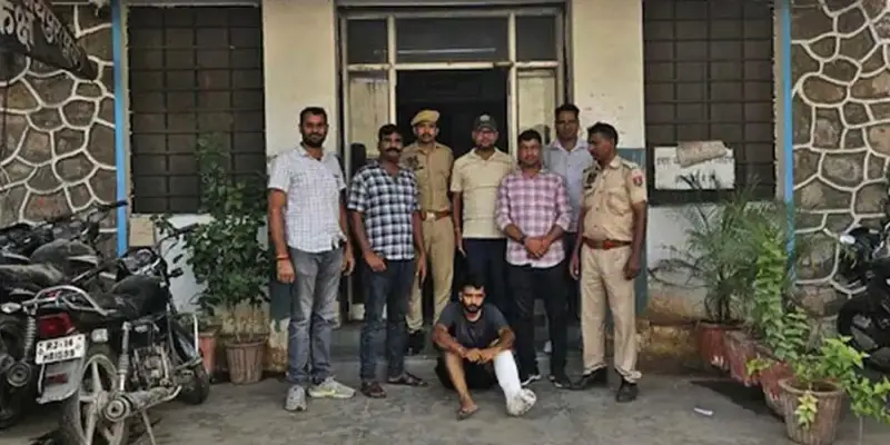 স্ত্রীর চাহিদা মেটাতে চুরির পথ বেছে নিলেন বিবিএ পাস নববিবাহিত যুবক স্ত্রীর চাহিদা মেটাতে চুরির পথ বেছে নিলেন বিবিএ পাস নববিবাহিত যুবক