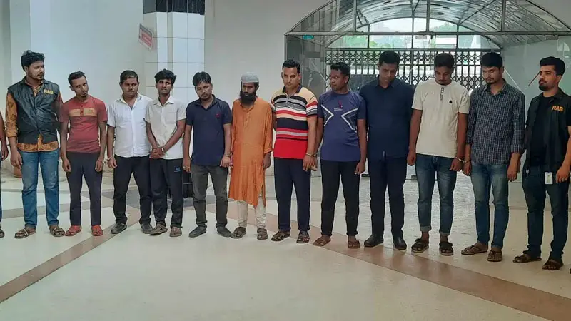 ঈদ উপলক্ষে যেভাবে ট্রেনের ৫০০ টিকিট কিনে রেখেছিল চক্রটি ঈদ উপলক্ষে যেভাবে ট্রেনের ৫০০ টিকিট কিনে রেখেছিল চক্রটি
