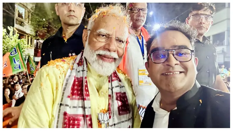 মিথ্যার ফুলঝুরি: রিপাবলিক টিভির সাংবাদিক ময়ুখ রঞ্জনের নতুন বিতর্ক মিথ্যার ফুলঝুরি: রিপাবলিক টিভির সাংবাদিক ময়ুখ রঞ্জনের নতুন বিতর্ক