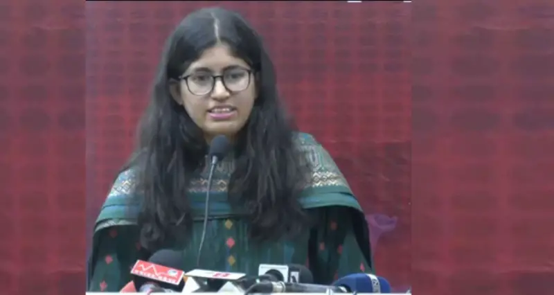 নারীরা কোনো ব্যবহারের বস্তু না যে আপনার গদি সিকিউর করে রান্নাঘরে ফিরে যাবে: উমামা ফাতেমা নারীরা কোনো ব্যবহারের বস্তু না যে আপনার গদি সিকিউর করে রান্নাঘরে ফিরে যাবে: উমামা ফাতেমা
