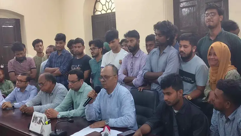 জবিতে বাতিল হলো ছাত্র-শিক্ষক-কর্মকর্তাদের রাজনীতি জবিতে বাতিল হলো ছাত্র-শিক্ষক-কর্মকর্তাদের রাজনীতি