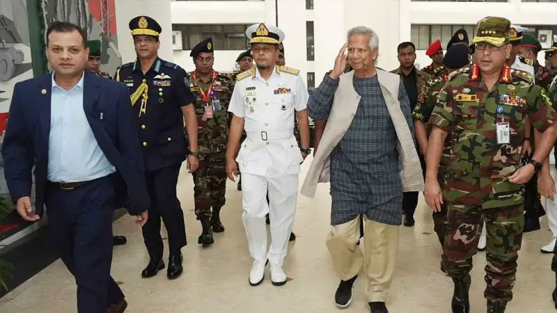 সেনাসদরে প্রধান উপদেষ্টা ড. ইউনূস সেনাসদরে প্রধান উপদেষ্টা ড. ইউনূস