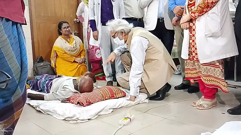 হাসপাতালগুলোতে বাড়ছে ডেঙ্গু রোগীর সংখ্যা হাসপাতালগুলোতে বাড়ছে ডেঙ্গু রোগীর সংখ্যা