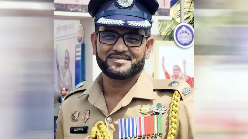 অবশেষে বরিশালের সেই পুলিশ কর্মকর্তা গ্রেপ্তার অবশেষে বরিশালের সেই পুলিশ কর্মকর্তা গ্রেপ্তার