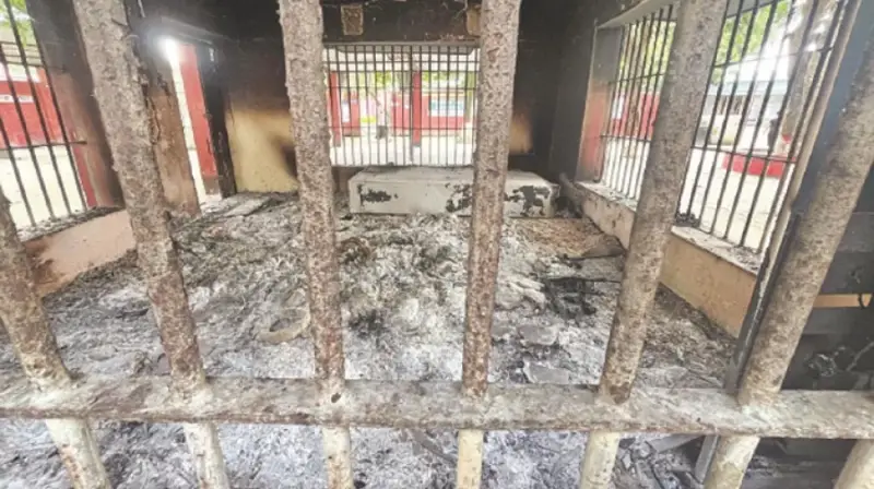 কারাগার থেকে পালানো ৯২৮ বন্দী এখনো পলাতক কারাগার থেকে পালানো ৯২৮ বন্দী এখনো পলাতক