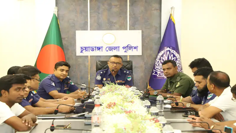ঈদুল আযহা সামনে রেখে চুয়াডাঙ্গায় পুলিশ সুপারের সঙ্গে পশুহাট ইজারাদার-ব্যবসায়ীদের মতবিনিময়