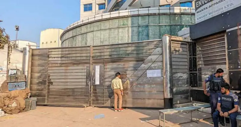 আশুলিয়ায় ৭৯ পোশাক কারখানায় ছুটি আশুলিয়ায় ৭৯ পোশাক কারখানায় ছুটি