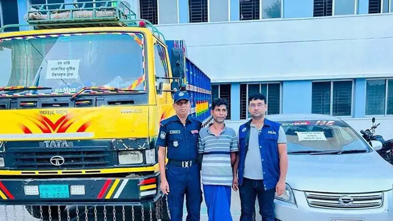 চালককে অস্ত্র ঠেকিয়ে রডভর্তি ট্রাক ডাকাতি চালককে অস্ত্র ঠেকিয়ে রডভর্তি ট্রাক ডাকাতি