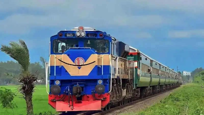 ২৪ দিন পর মেইল-কমিউটার ট্রেন চলাচল শুরু ২৪ দিন পর মেইল-কমিউটার ট্রেন চলাচল শুরু