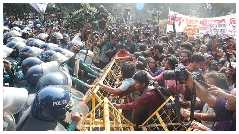 স্বরাষ্ট্র উপদেষ্টার পদত্যাগের দাবিতে গণপদযাত্রায় বাধার সম্মুখীন স্বরাষ্ট্র উপদেষ্টার পদত্যাগের দাবিতে গণপদযাত্রায় বাধার সম্মুখীন
