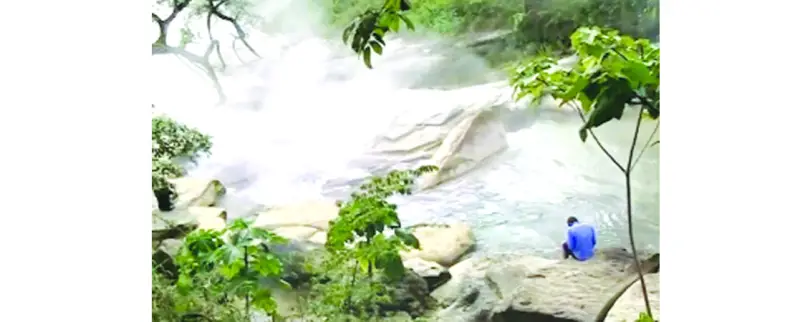 ফুটন্ত পানির নদী ফুটন্ত পানির নদী