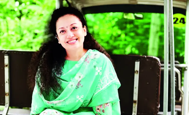 নিশীতার ‘মেঘ কপালে মেয়ে’ নিশীতার ‘মেঘ কপালে মেয়ে’