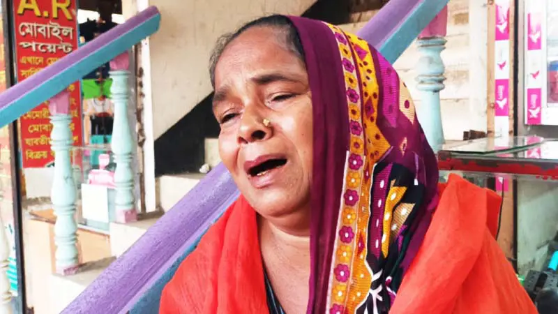 কম্বল দেওয়ার কথা বলে বৃদ্ধার চেইন ও কানের দুল খুলে নিলেন প্রতারক কম্বল দেওয়ার কথা বলে বৃদ্ধার চেইন ও কানের দুল খুলে নিলেন প্রতারক