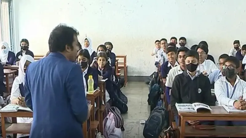 নতুন কারিকুলাম নিয়ে চাপে নবম শ্রেণির শিক্ষার্থীরা নতুন কারিকুলাম নিয়ে চাপে নবম শ্রেণির শিক্ষার্থীরা