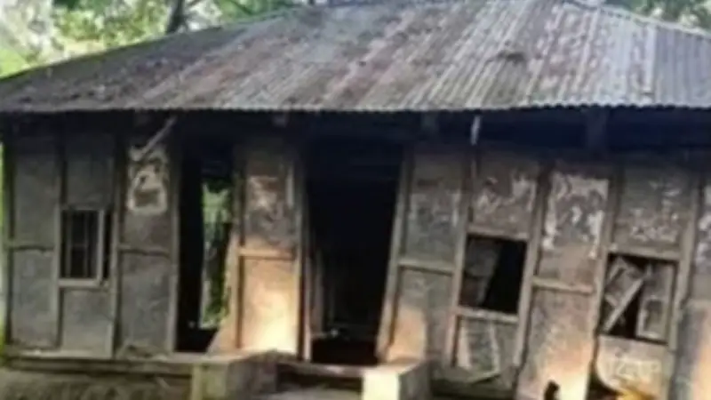 বাঙালি সংস্কৃতি থেকে হারিয়ে যাচ্ছে গ্রাম বাংলার ঐতিহ্যবাহী ‘কাচারি ঘর’ বাঙালি সংস্কৃতি থেকে হারিয়ে যাচ্ছে গ্রাম বাংলার ঐতিহ্যবাহী ‘কাচারি ঘর’