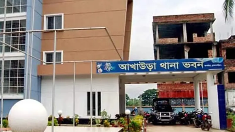 আখাউড়ায় পারিবারিক কলহে গৃহবধূ খুন, স্বামী ও শ্বশুর আটক আখাউড়ায় পারিবারিক কলহে গৃহবধূ খুন, স্বামী ও শ্বশুর আটক