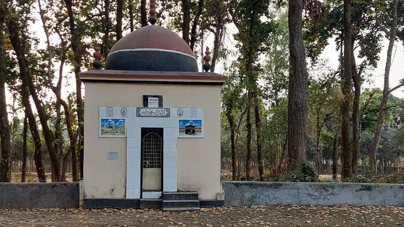সংস্কারের অভাবে ধ্বংসের মুখে চার শতাব্দীর প্রাচীন ঈদগাহ মসজিদ সংস্কারের অভাবে ধ্বংসের মুখে চার শতাব্দীর প্রাচীন ঈদগাহ মসজিদ
