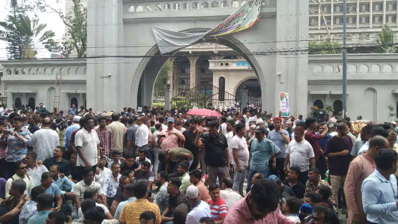 ইশরাকপন্থীদের সোমবার অবরোধ কর্মসূচি ঘোষণা ইশরাকপন্থীদের সোমবার অবরোধ কর্মসূচি ঘোষণা